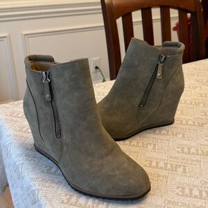 SOUL Naturalizer Taupe Ankle Boots